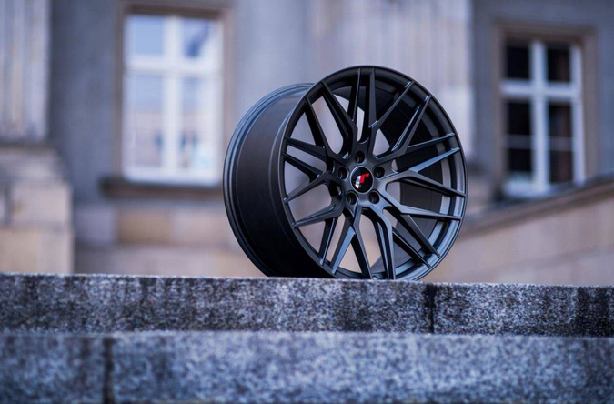 Felga aluminiowa 18" Japan Racing JR28 18x8,5 ET20-40 5H BLANK Gloss Black